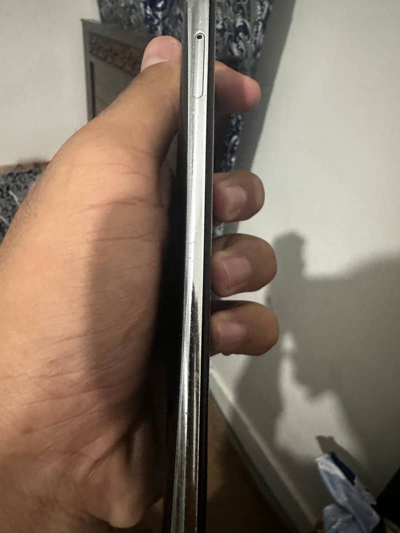 Sharp Aquos R2 2