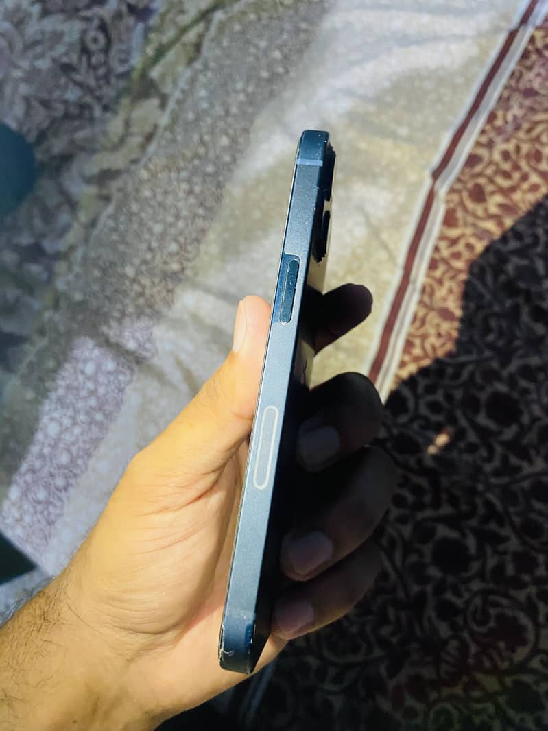 Apple iPhone 13 0