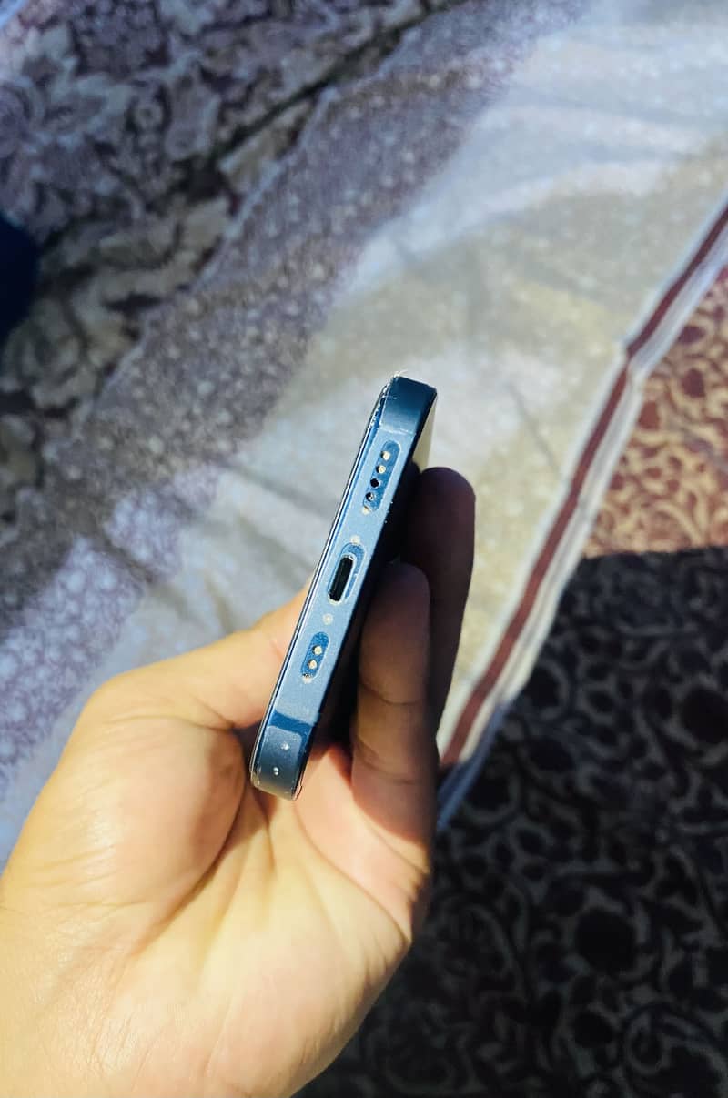 Apple iPhone 13 5