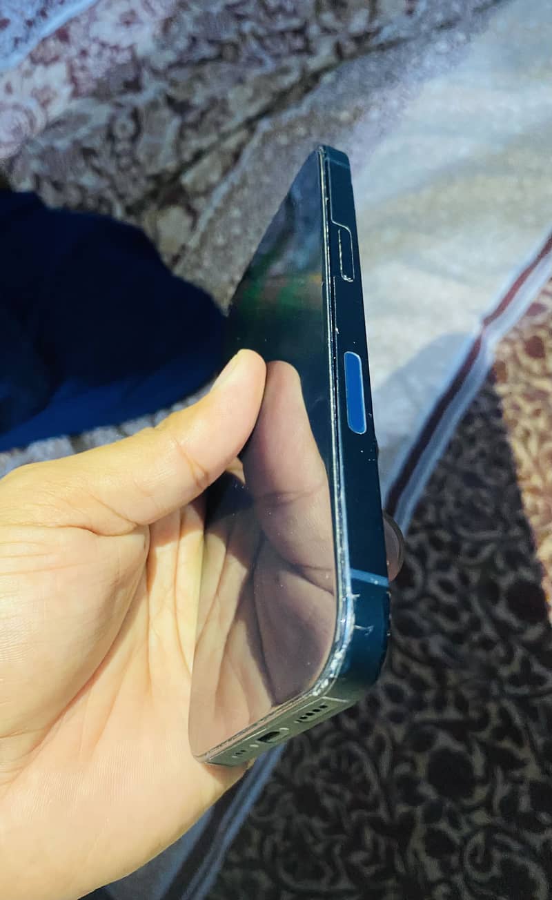 Apple iPhone 13 8