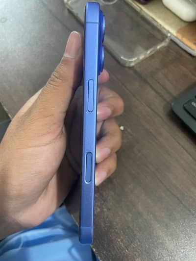 Apple iPhone 16