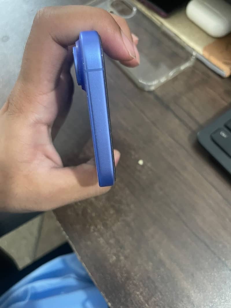 Apple iPhone 16 1
