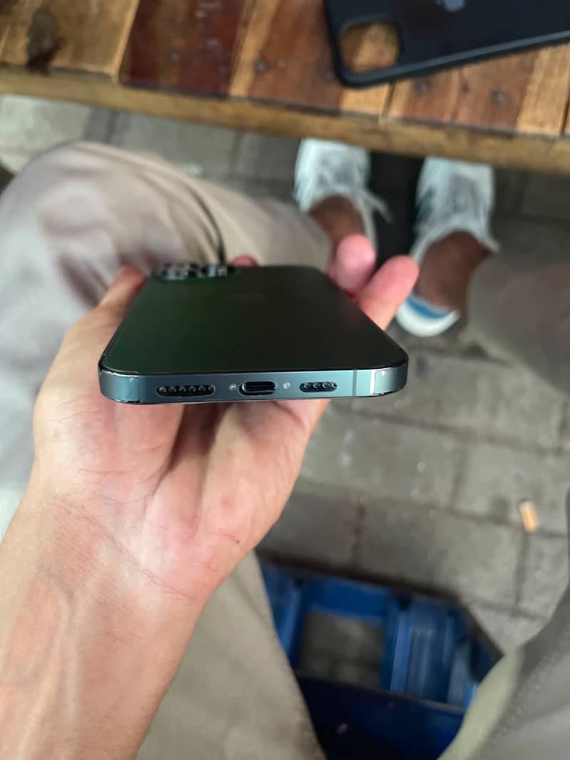 Apple iPhone 13 Pro Max 0
