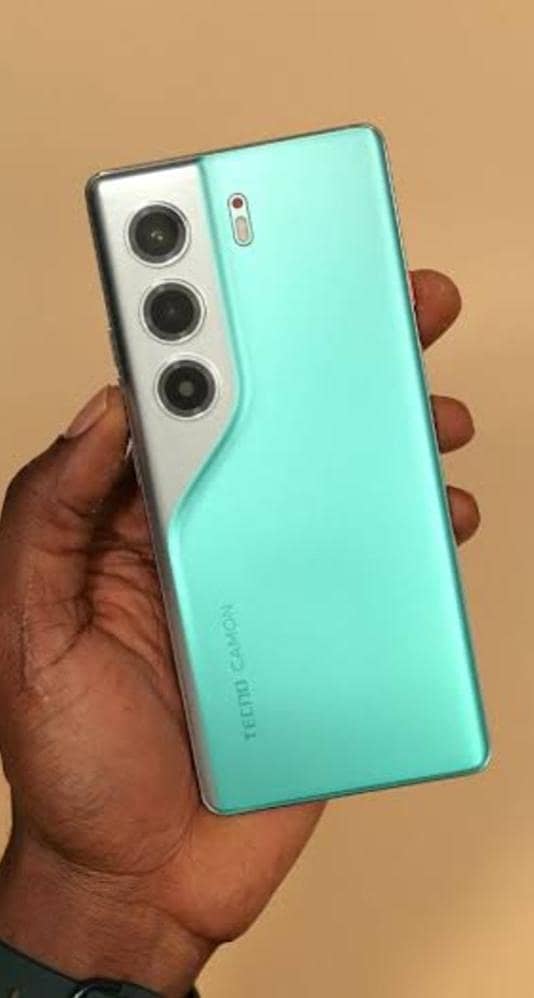 Tecno CAMON 40 Pro 0