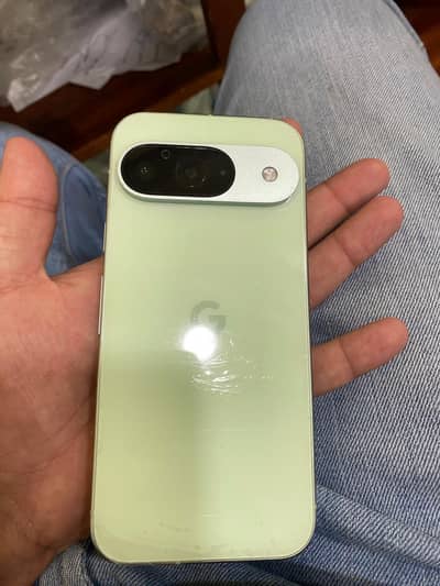 Google Pixel 9 (12GB RAM / 128GB Storage).