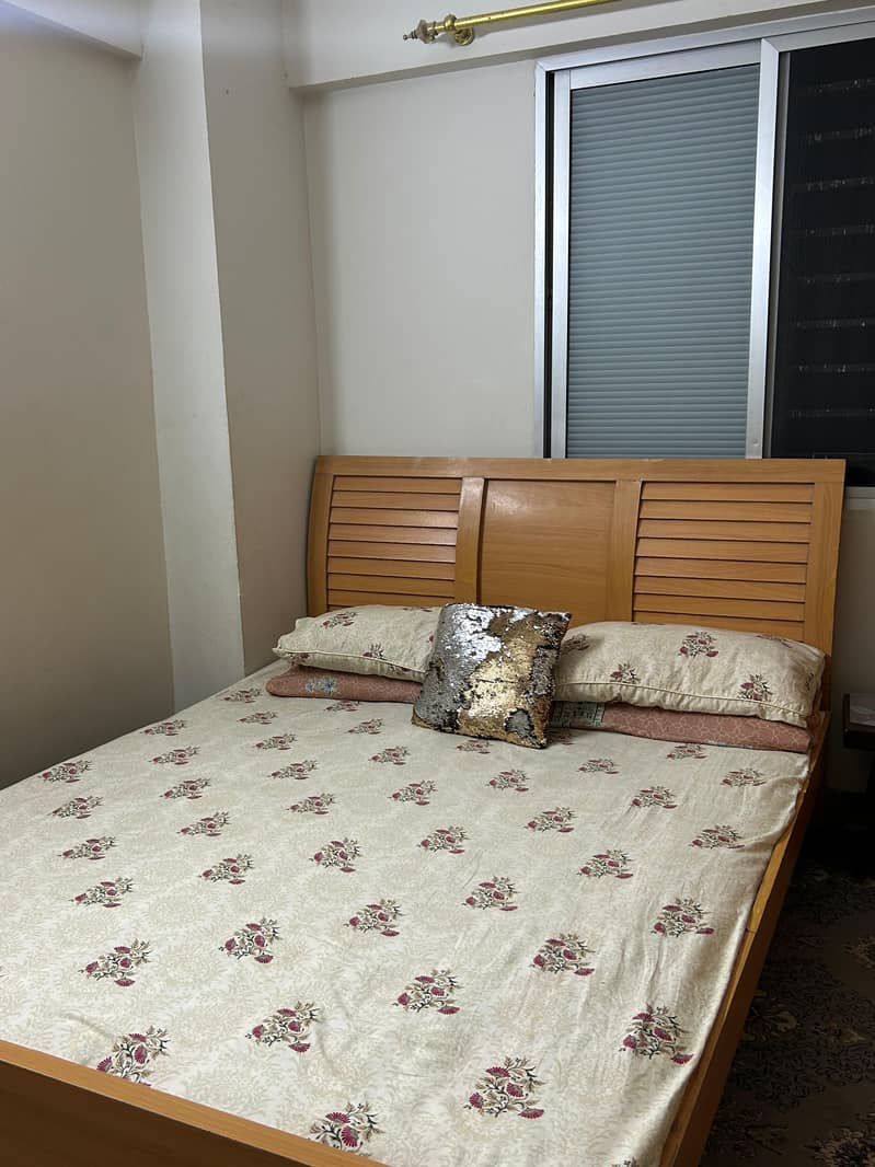 Bed Queen Size 0