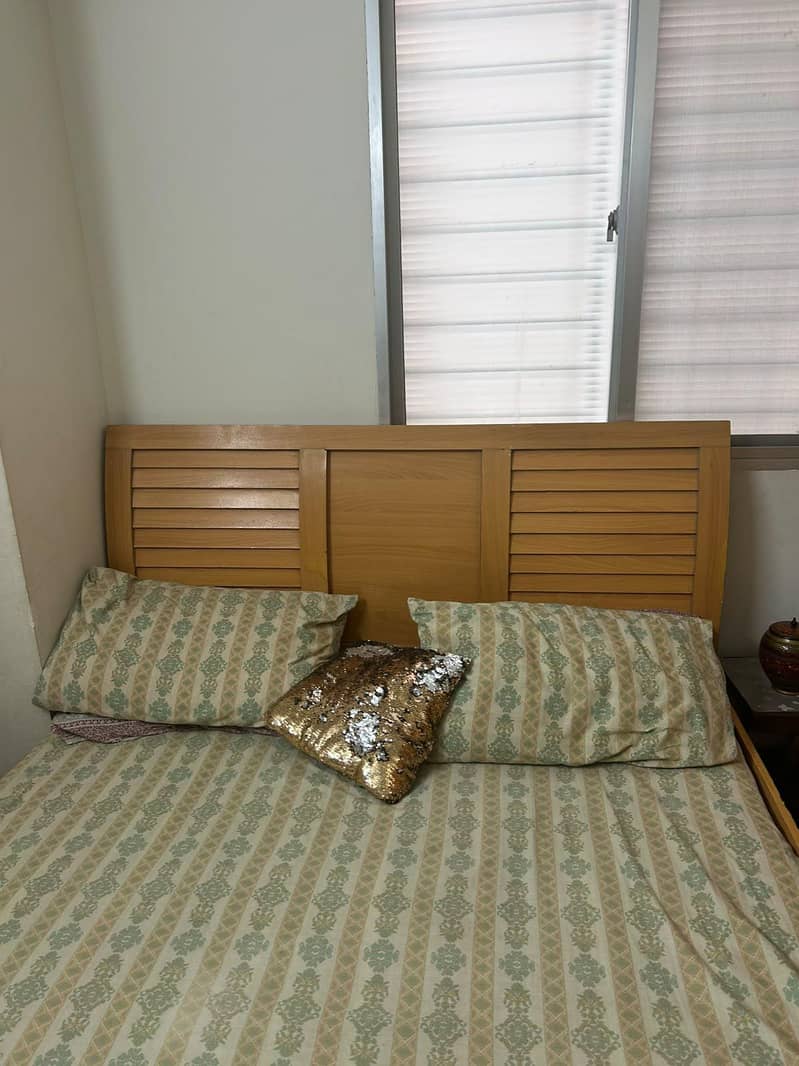 Bed Queen Size 1