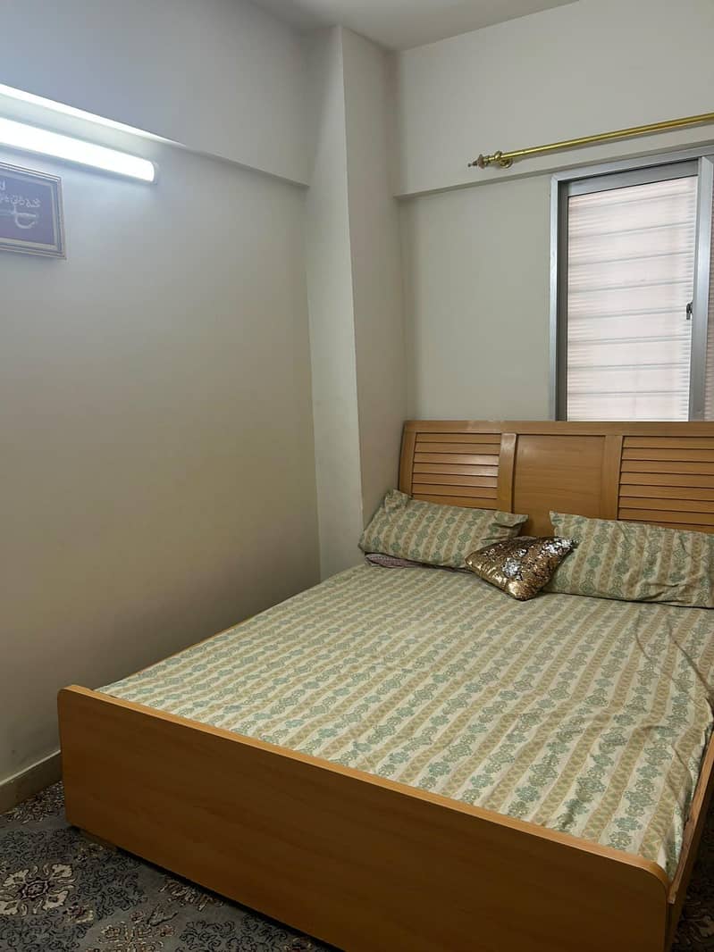 Bed Queen Size 2