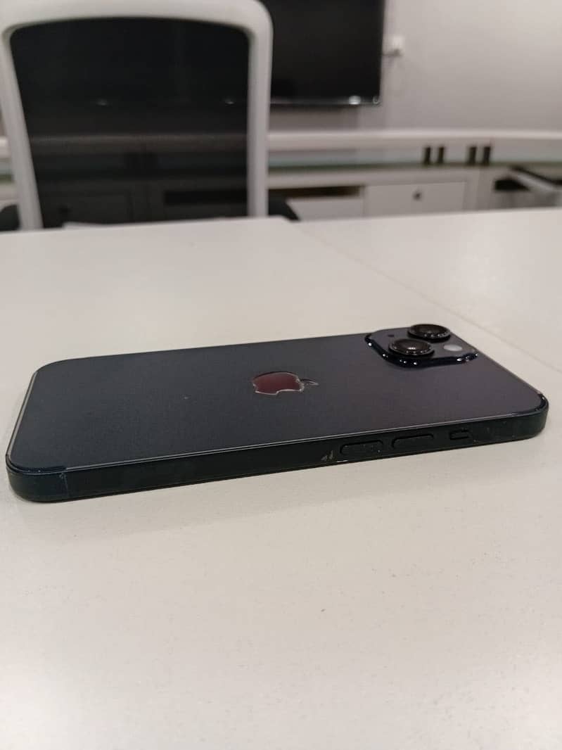 Apple iPhone 14 3