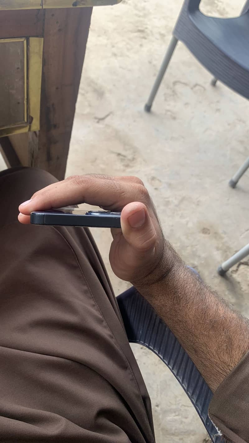 Apple iPhone 13 4