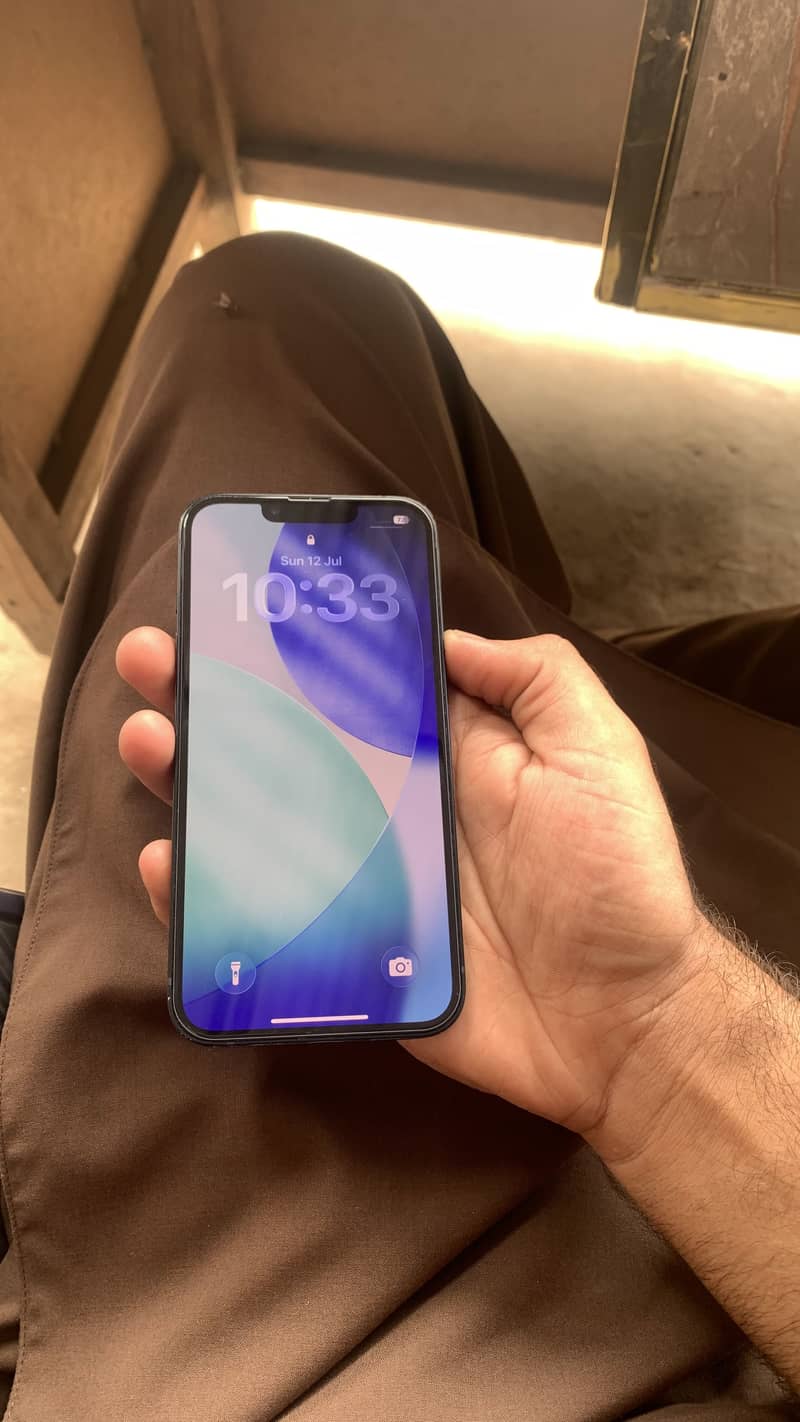 Apple iPhone 13 5