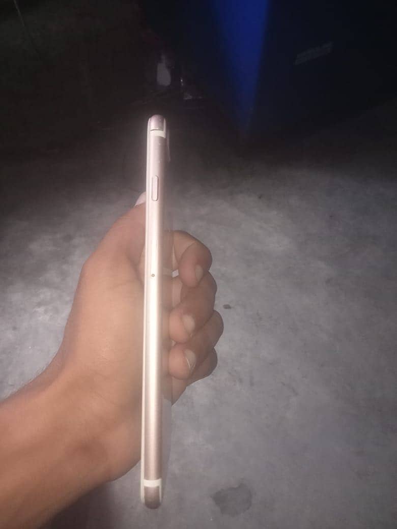Apple iPhone 7 Plus 3