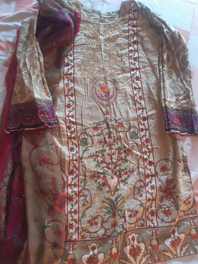 brand shirt piece or dupta available hai