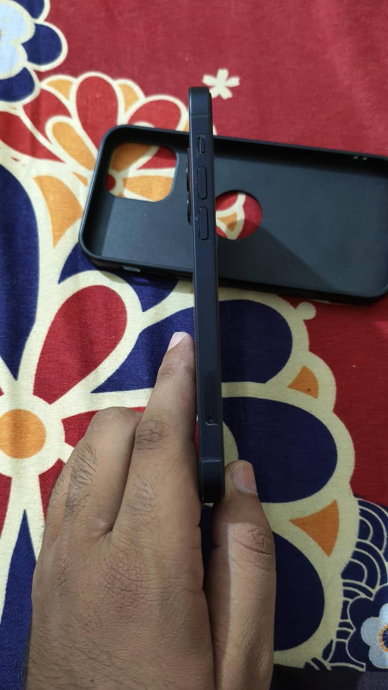 Apple iPhone 12 3