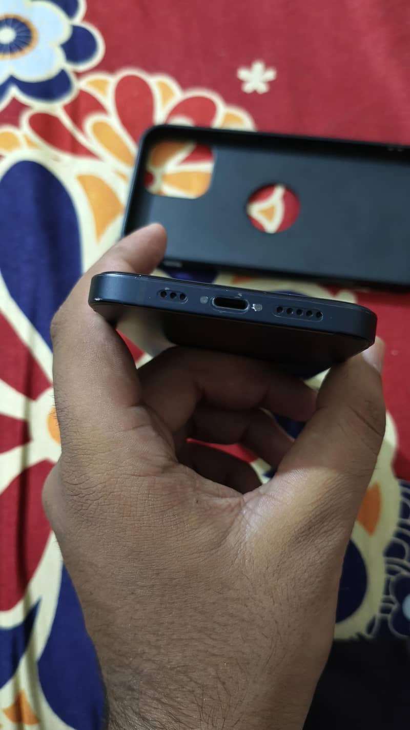 Apple iPhone 12 4