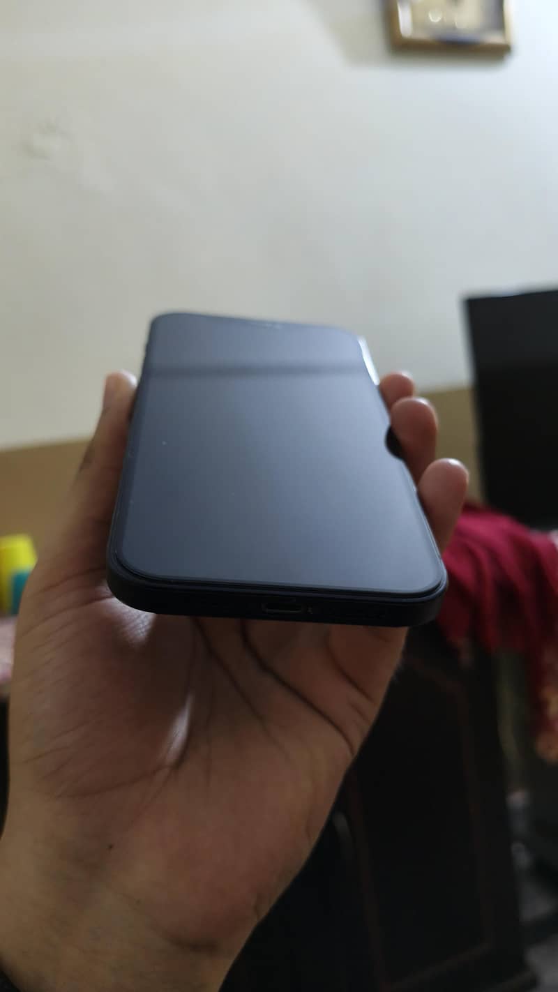 Apple iPhone 12 7