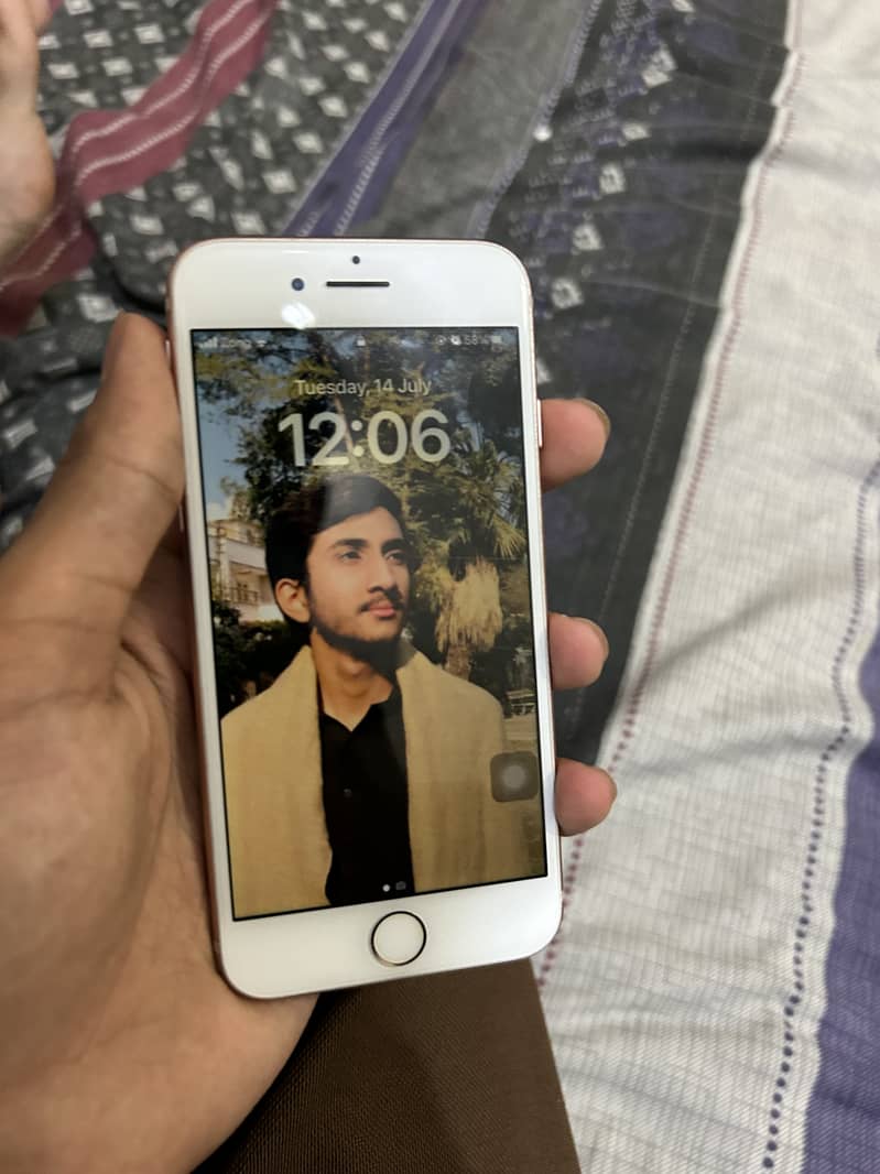 Apple iPhone 8 1