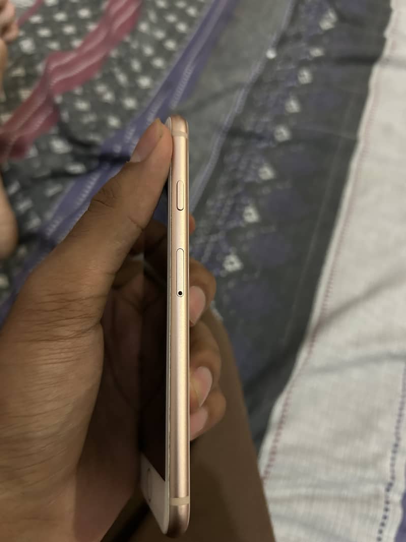 Apple iPhone 8 3