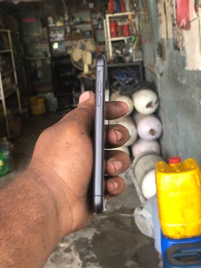 iPhone 11.03125038104 whatsapp