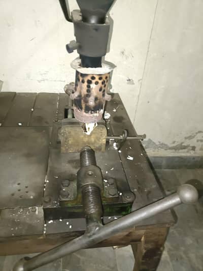 hand molding machine