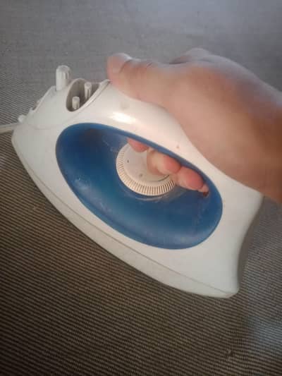 Tesco Steam Iron IR13 (1200W) – Used | Needs Minor Repair