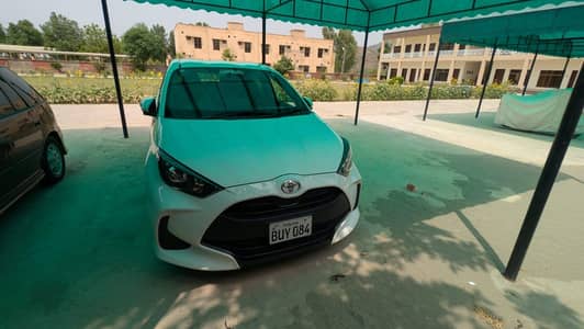 Toyota Yaris hatchback 22/26 bumper to bumper