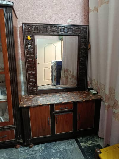 Dressing table for makeup
