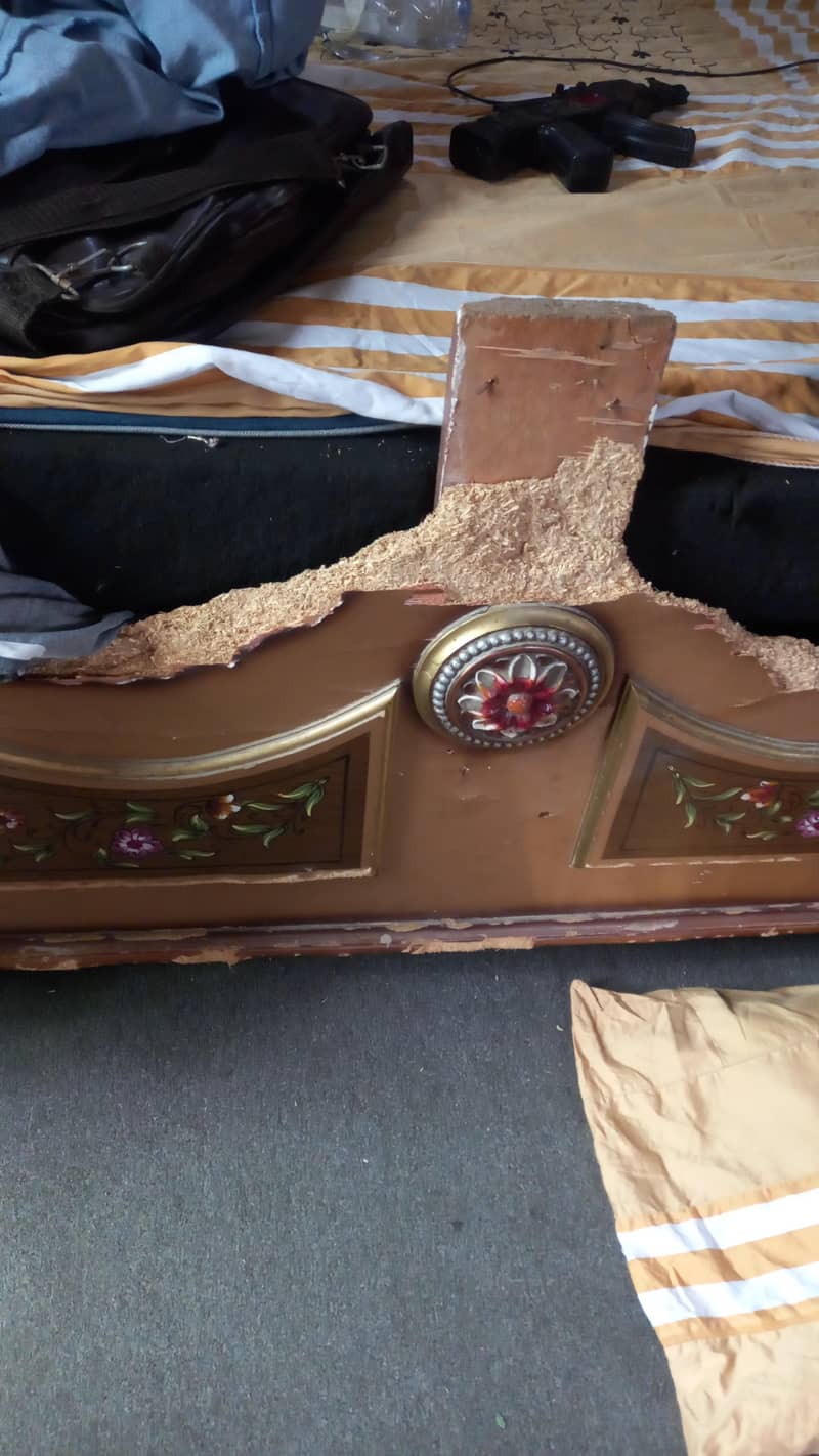bed and dressing table 3