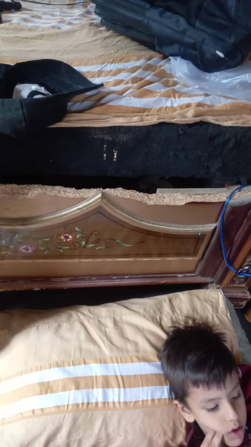 bed and dressing table 4