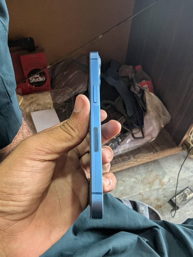 Apple iPhone 13 4