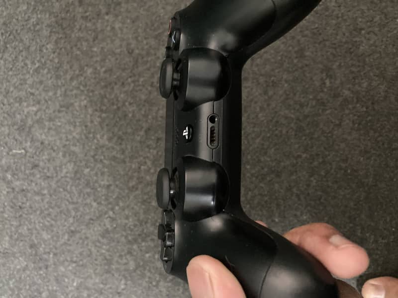 PS4 controller 4