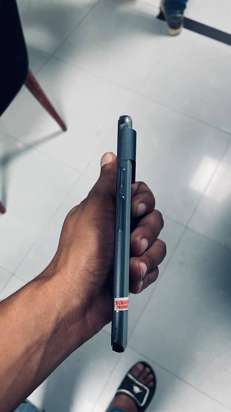 Google Pixel 8 4