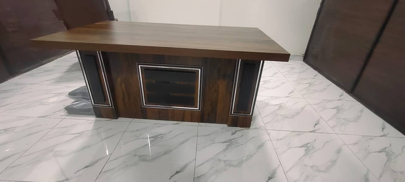 Executive table 1 . Computer Table 1 1