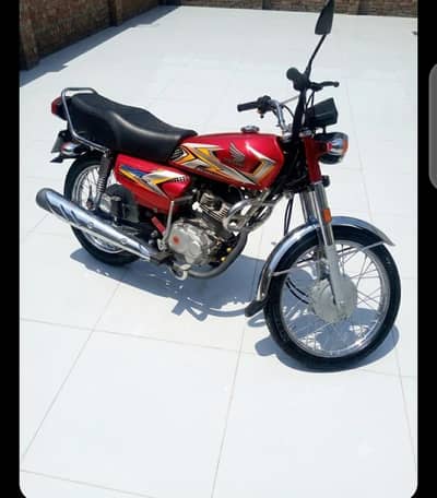 Honda 125/25 7000km driven need and clean bike.