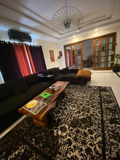MODEL TOWN 1 KANAL UPPER PORTION AVAILABLE FOR FAMILY