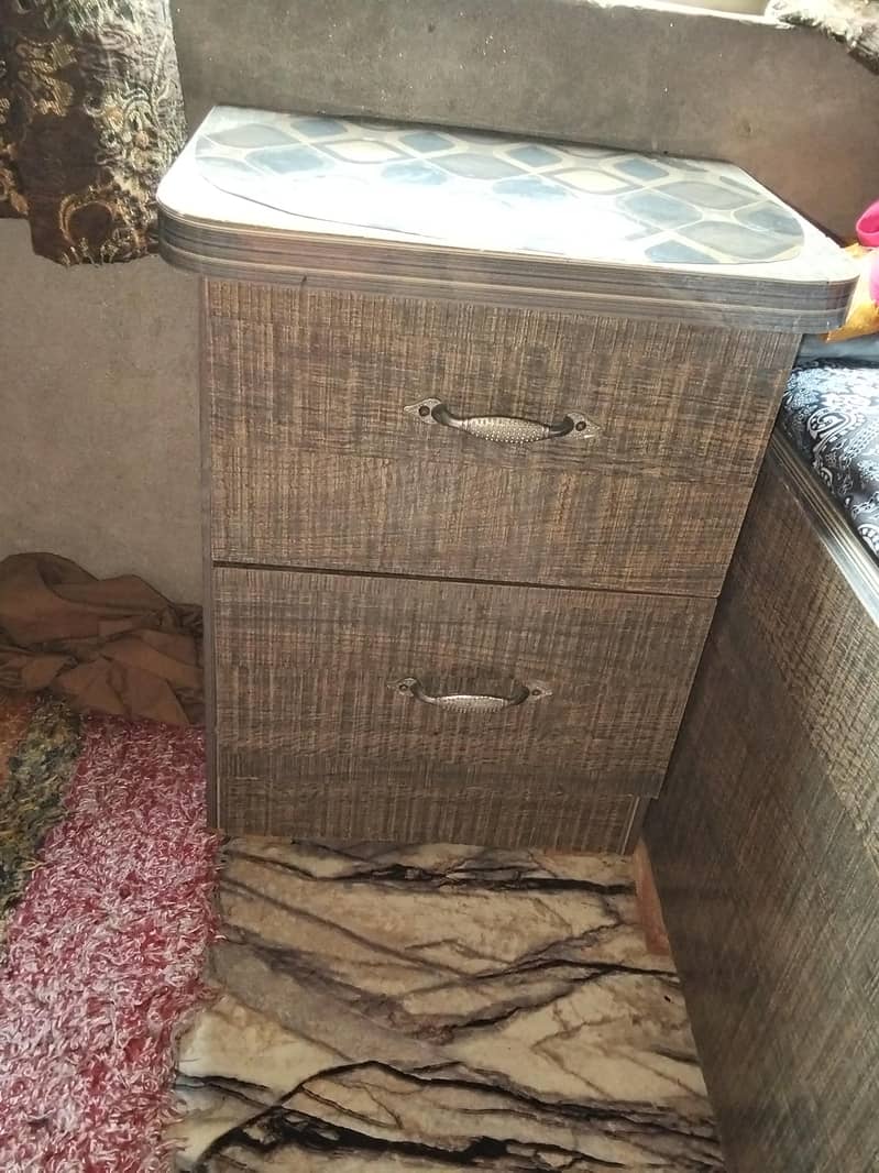 dressing and side table 0