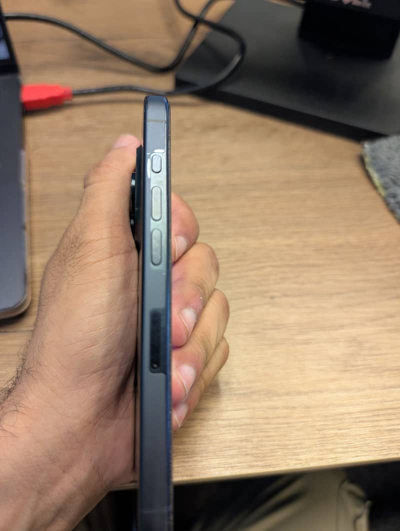 Apple iPhone 15 Pro 3