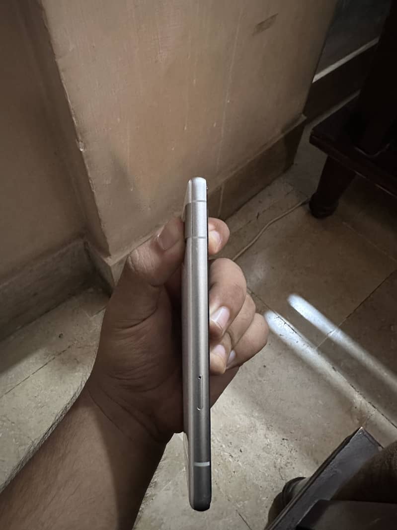 Google Pixel 7a 5