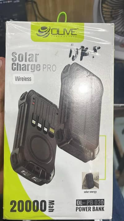 Oliver solar charge pro ol-pb030 20000 mAh solar power bank.