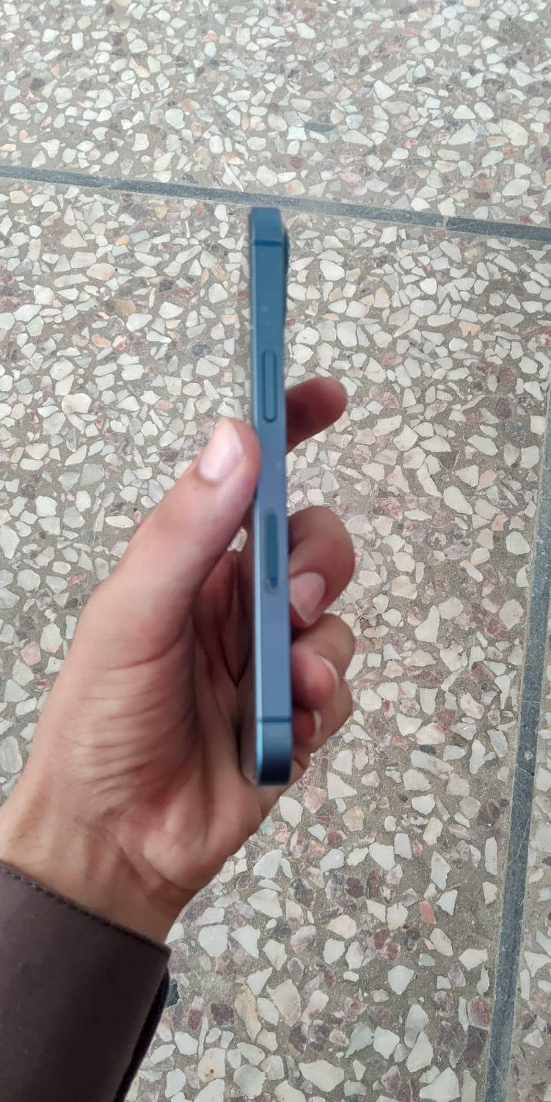 Apple iPhone 13 2