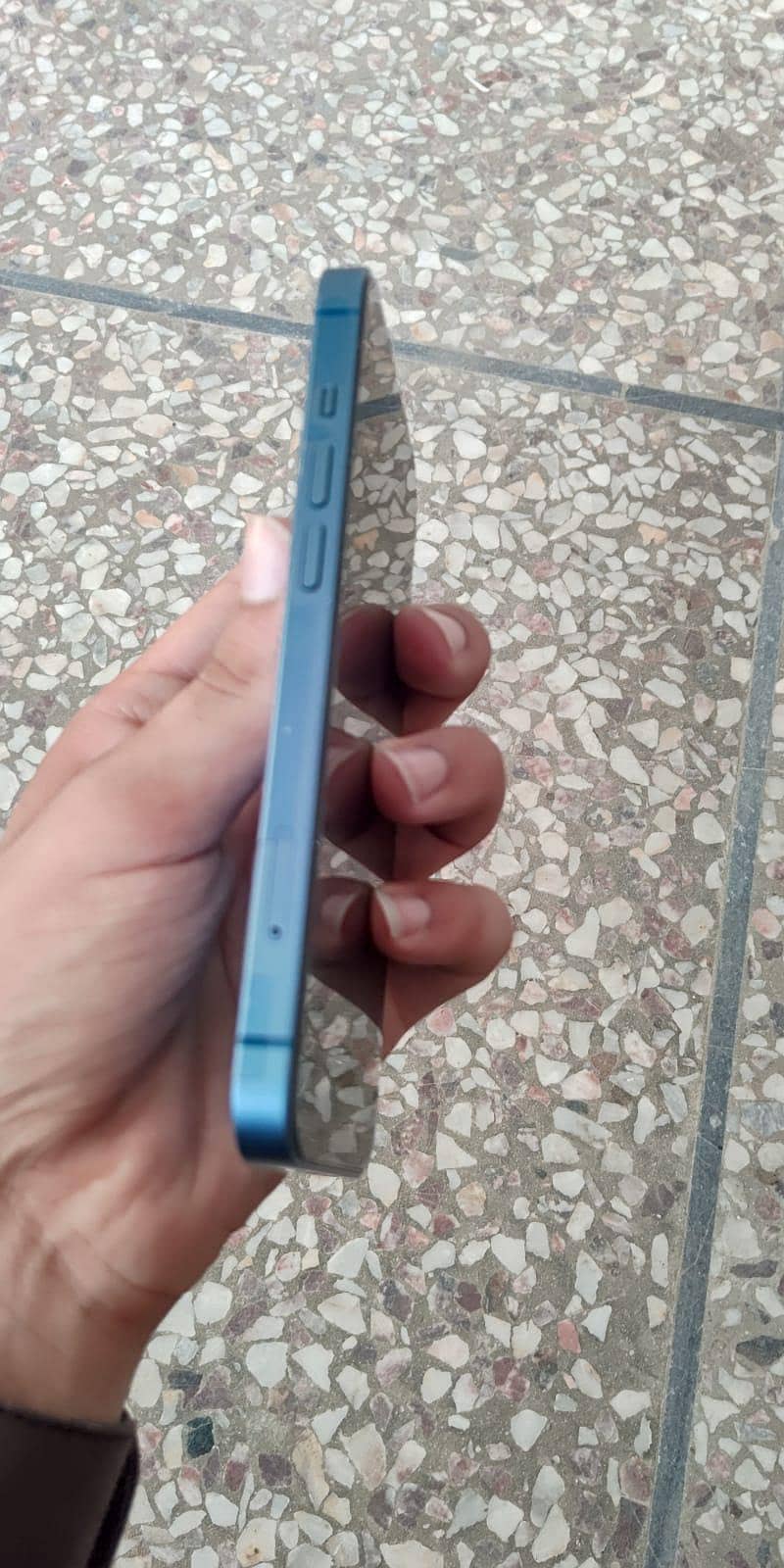Apple iPhone 13 4