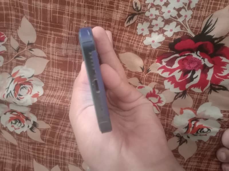 Apple iPhone 13 2