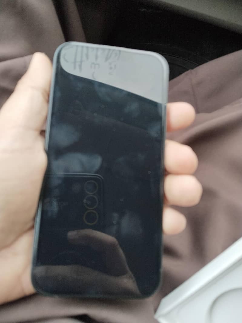 Apple iPhone 16e 2