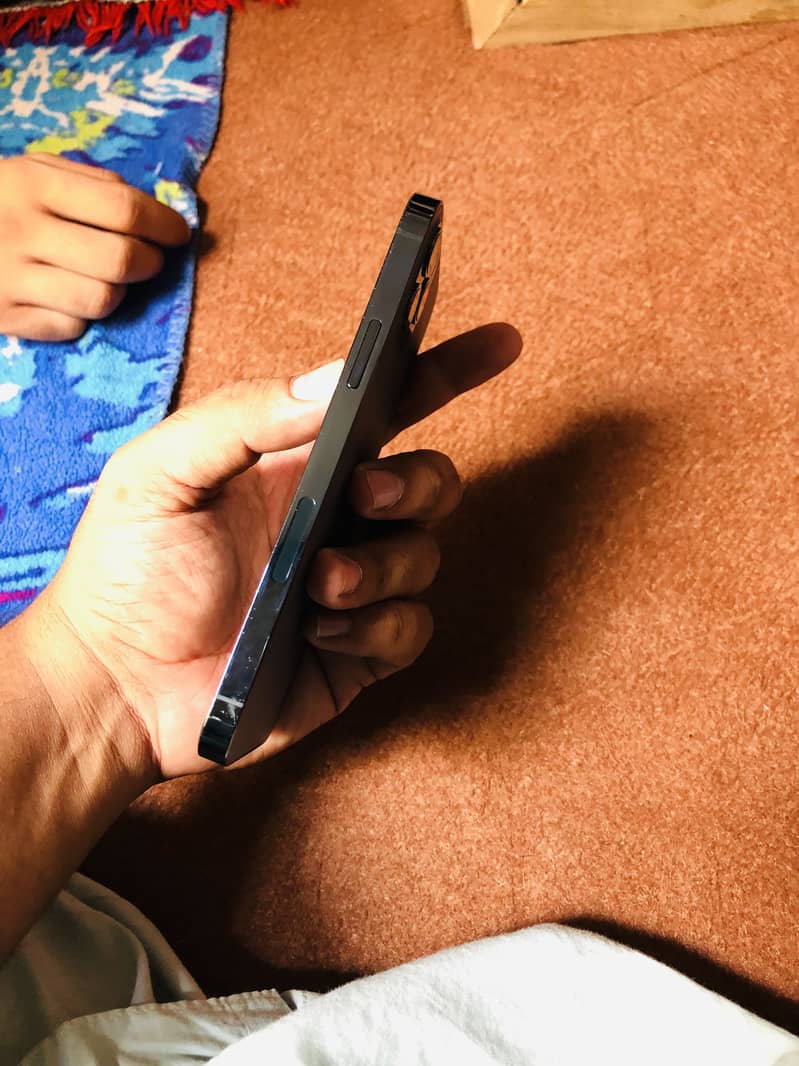 Apple iPhone 12 Pro 4