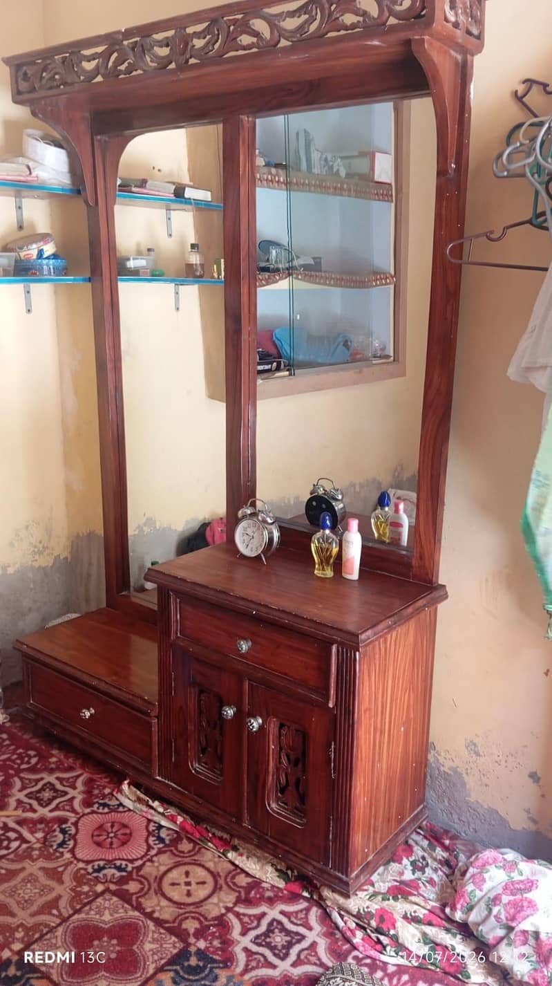 خوبصورت ڈریسنگ ٹیبل مع آئینہ 2