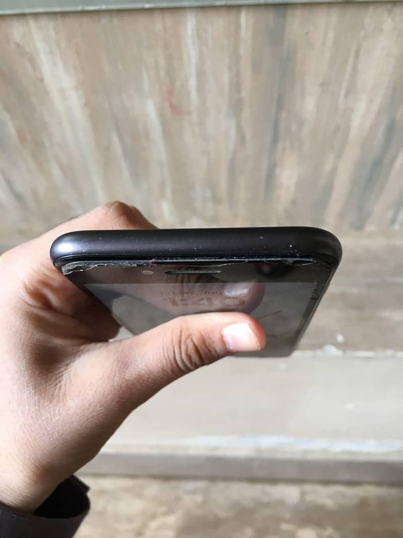 Apple iPhone 8 3