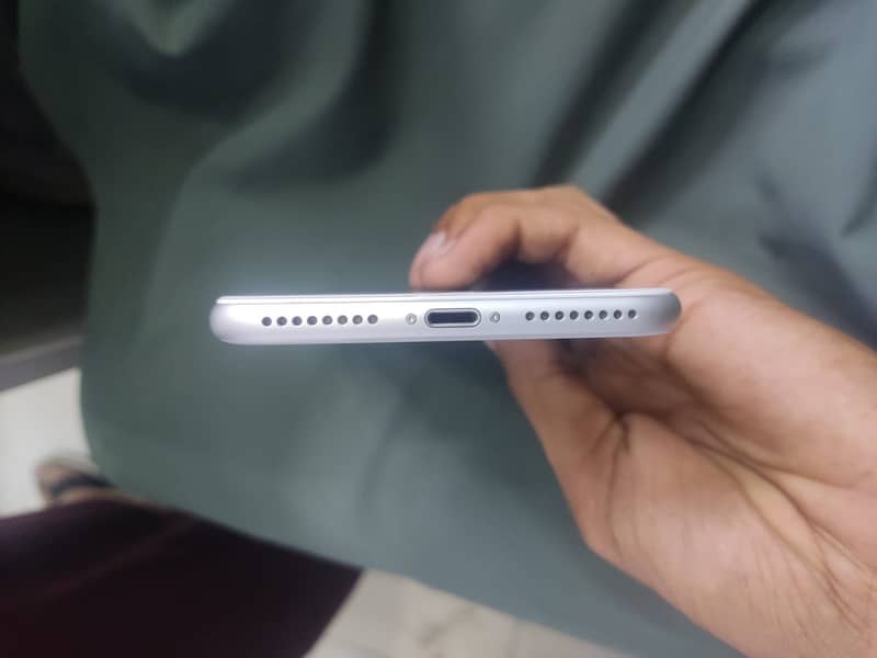 Apple iPhone 8 Plus 5
