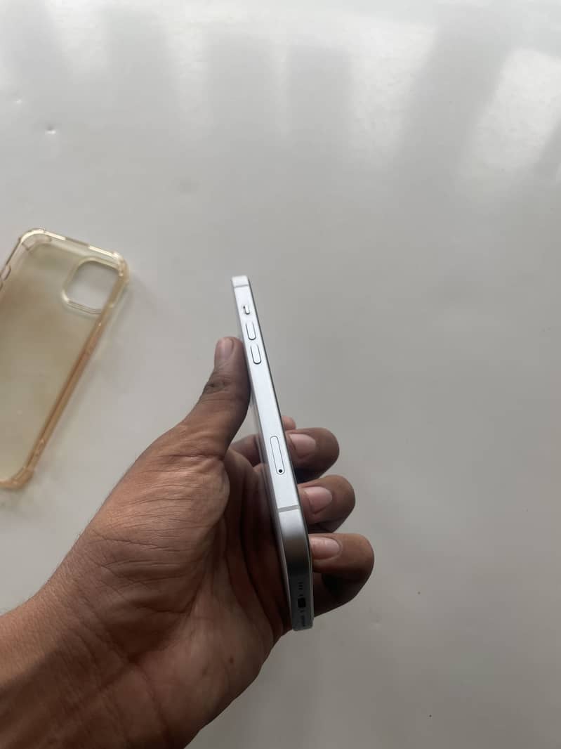 Apple iPhone 15 3