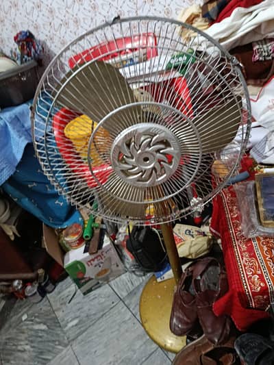 charging pedistal fan