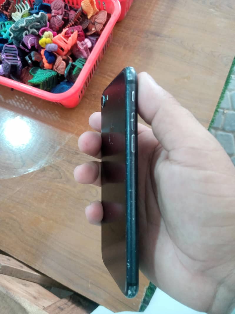 Apple iPhone 7 3